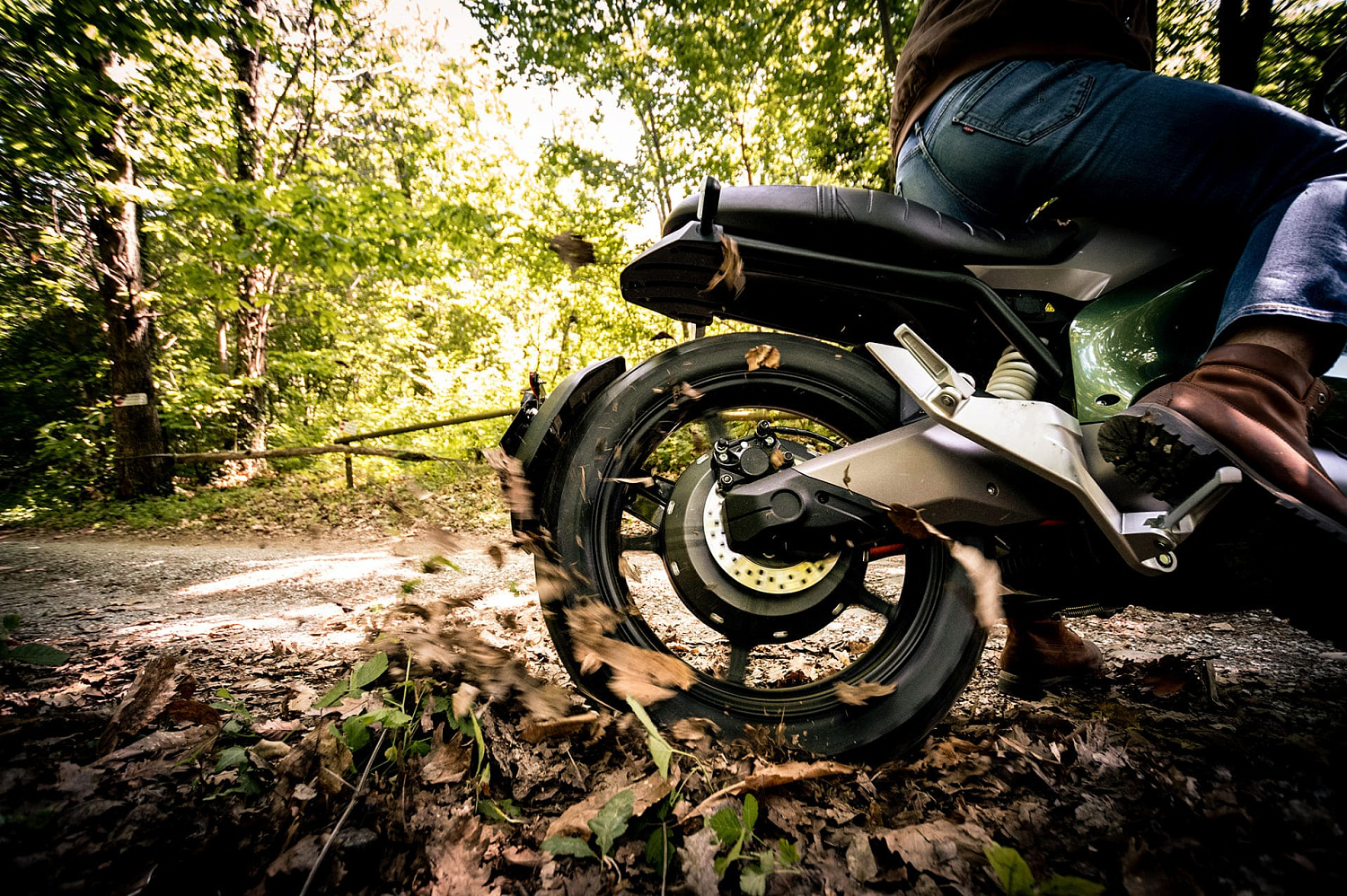 Электромотоцикл Super Soco TC Wanderer (серый штормовой)