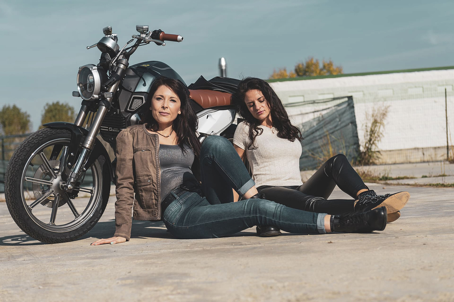 Электромотоцикл Super Soco TC (бриллиантовый черный)