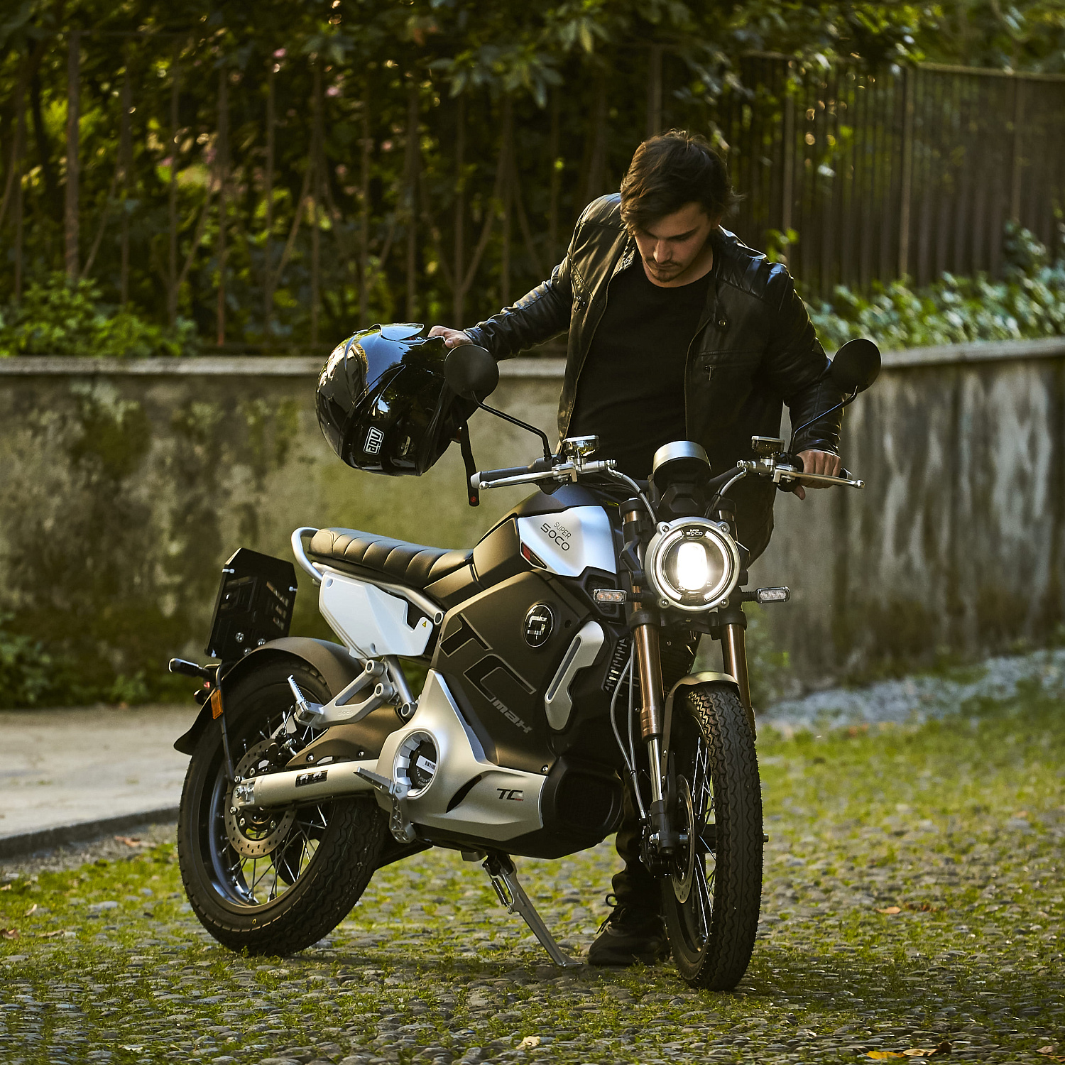 Электромотоцикл Super Soco TC MAX 2023