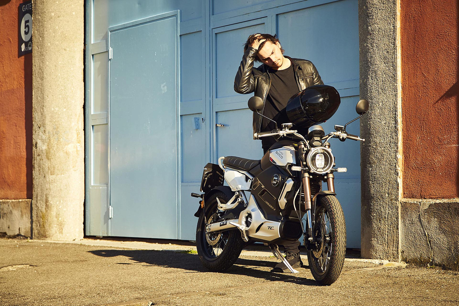 Электромотоцикл Super Soco TC Max (серый)