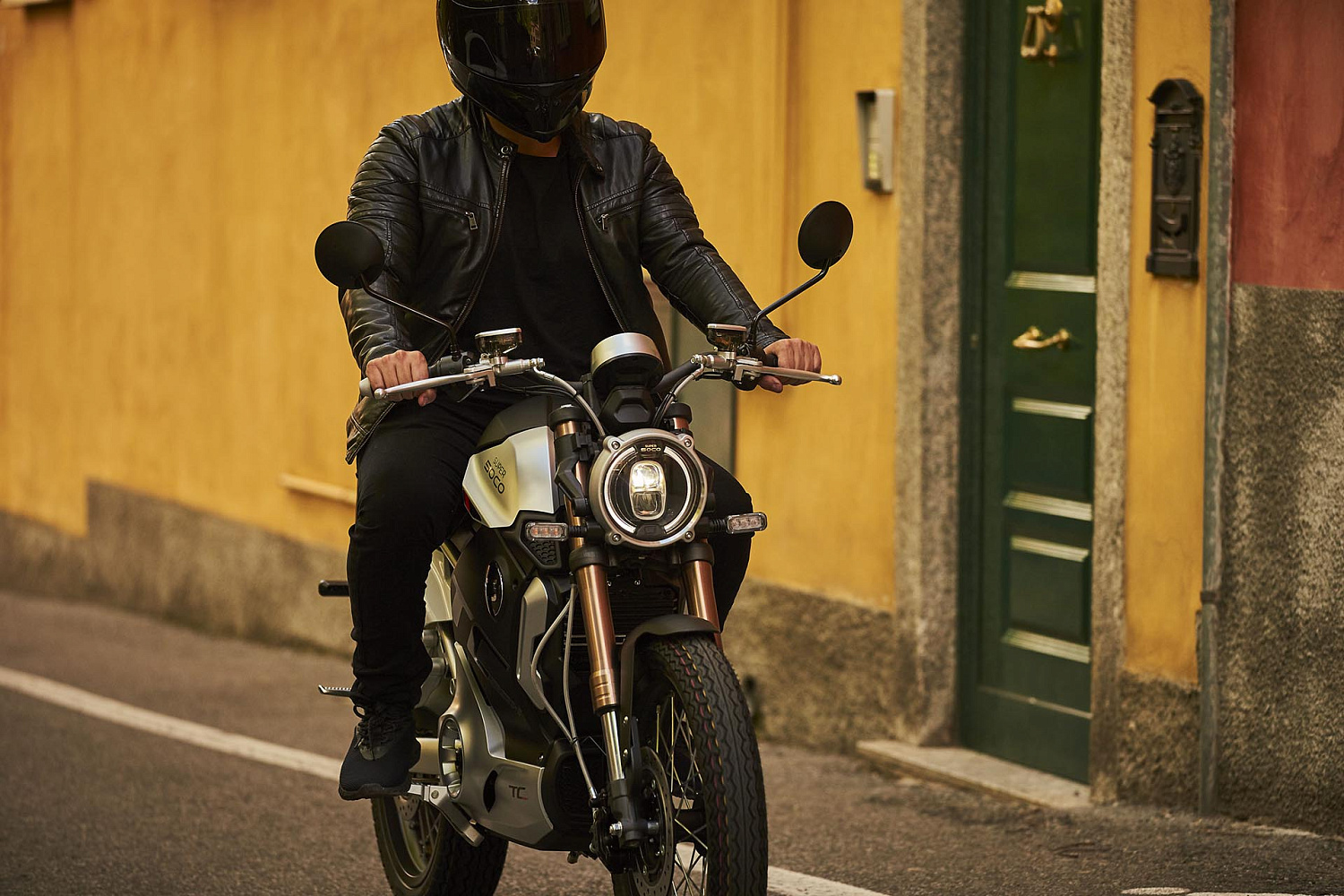 Электромотоцикл Super Soco TC Max (серый)